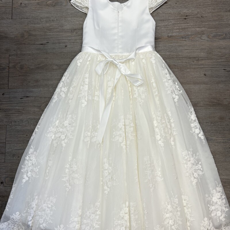 Lace And Satin Dress with Pearl detail.
White, Size: 8-10Y