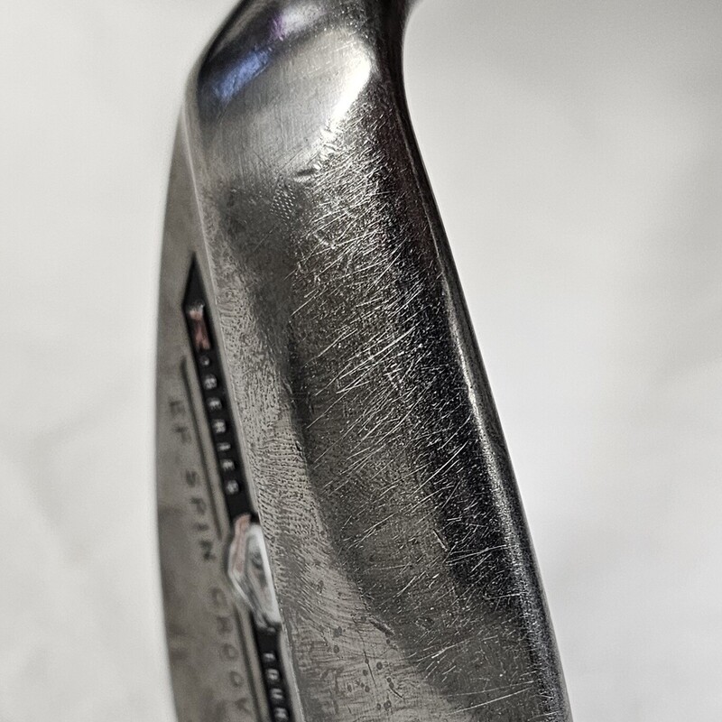 Taylor Made TP R-Series 60* Wedge<br />
10*<br />
Flex - Stiff<br />
Left Hand<br />
EF Spin Groove Carbon Steel Head<br />
Steel Shaft w/ Golf Pride MCC Plus 4 Mid-Size Grip<br />
36in Shaft<br />
Condition: Used - Excellent