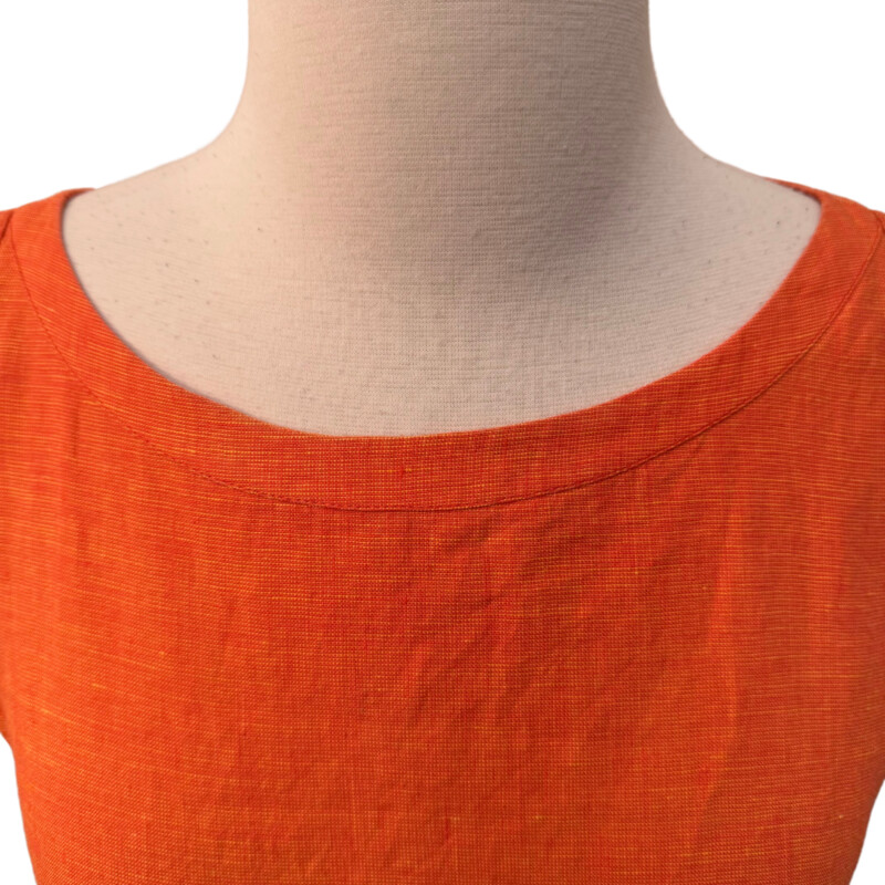 Escada Sport Sleeveless Top
100% Linen
Side Zip
Color: Orange
Size: Large