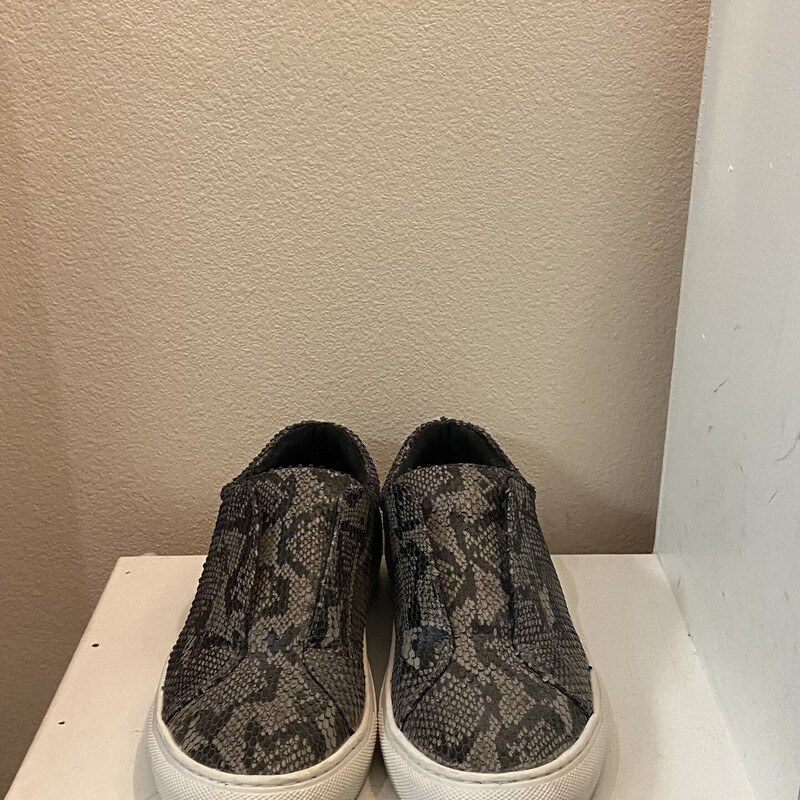 Gry/blk Snake Sneaker<br />
Gry/blk<br />
Size: 7