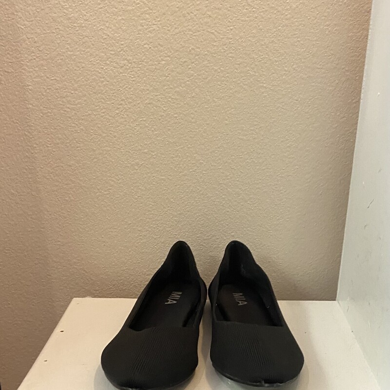 Blk Fabric Flat<br />
Black<br />
Size: 7 1/2