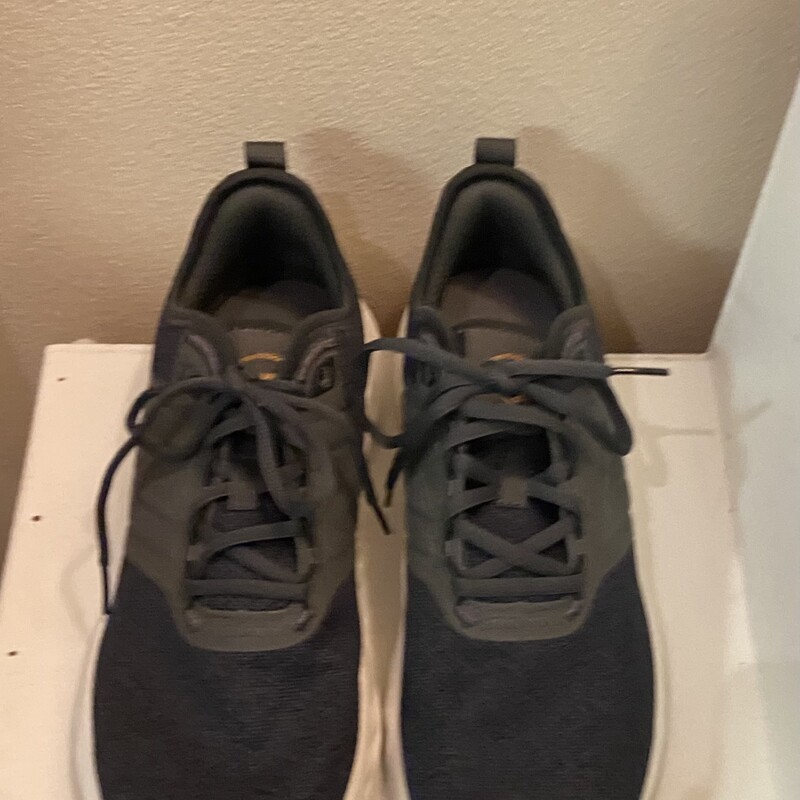 EUC Gry Msh Run Shoe<br />
Grey<br />
Size: 11