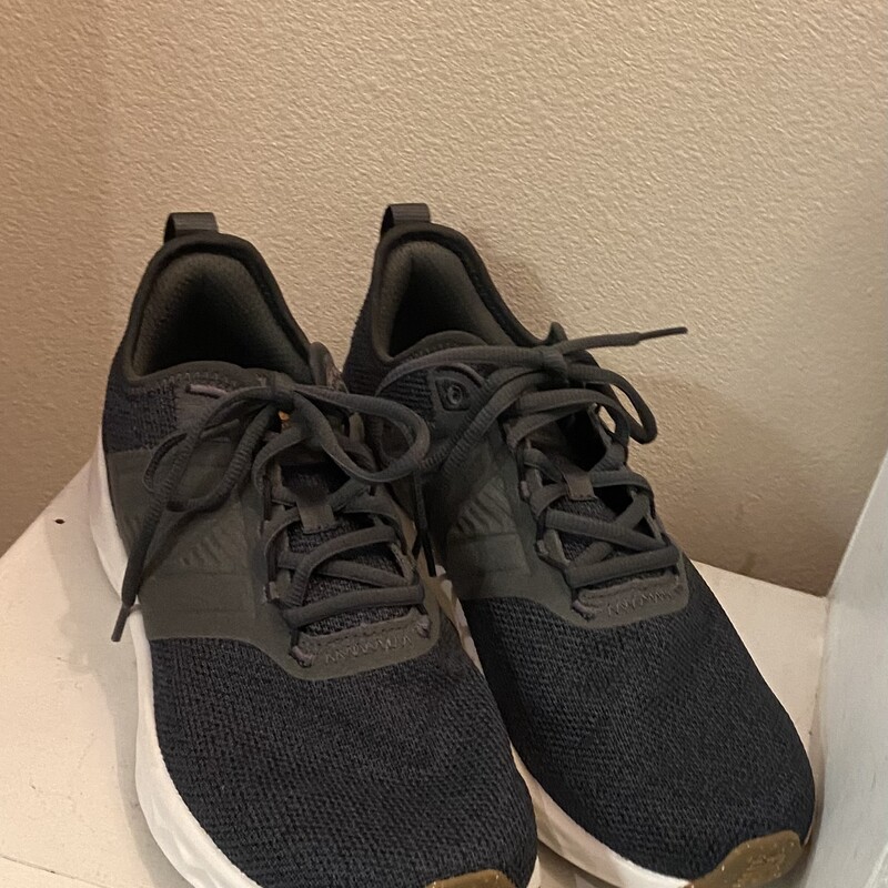 EUC Gry Msh Run Shoe<br />
Grey<br />
Size: 11