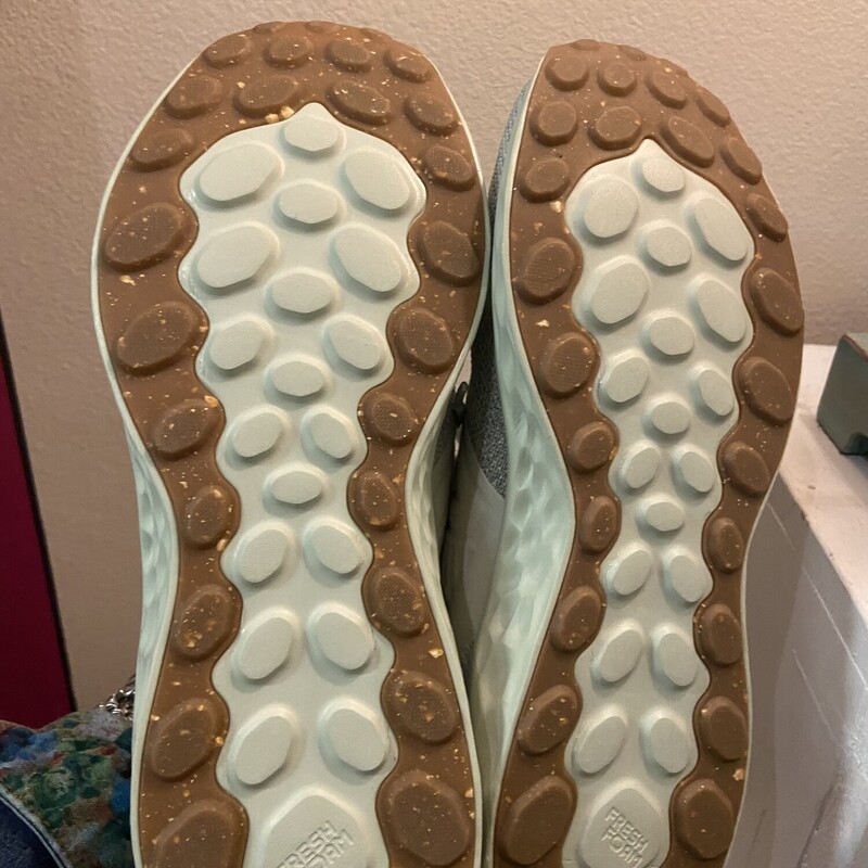 EUC Mnt Fab Run Shoe<br />
Mint<br />
Size: 11