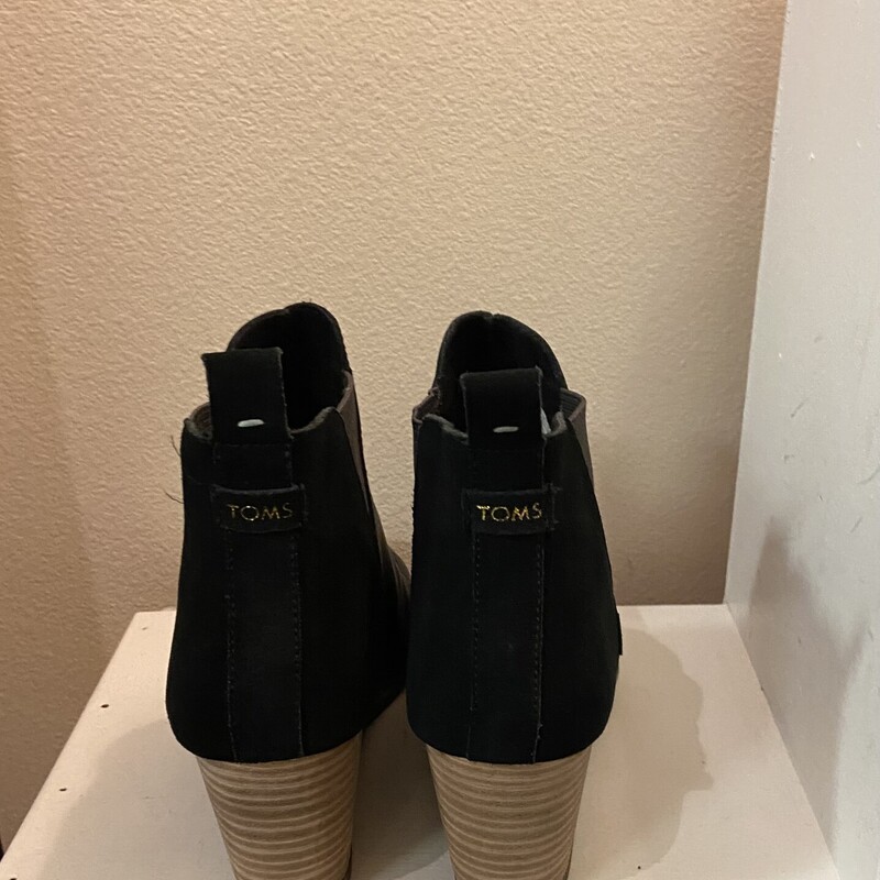 Blk Suede Wdge Bootie<br />
Black<br />
Size: 10