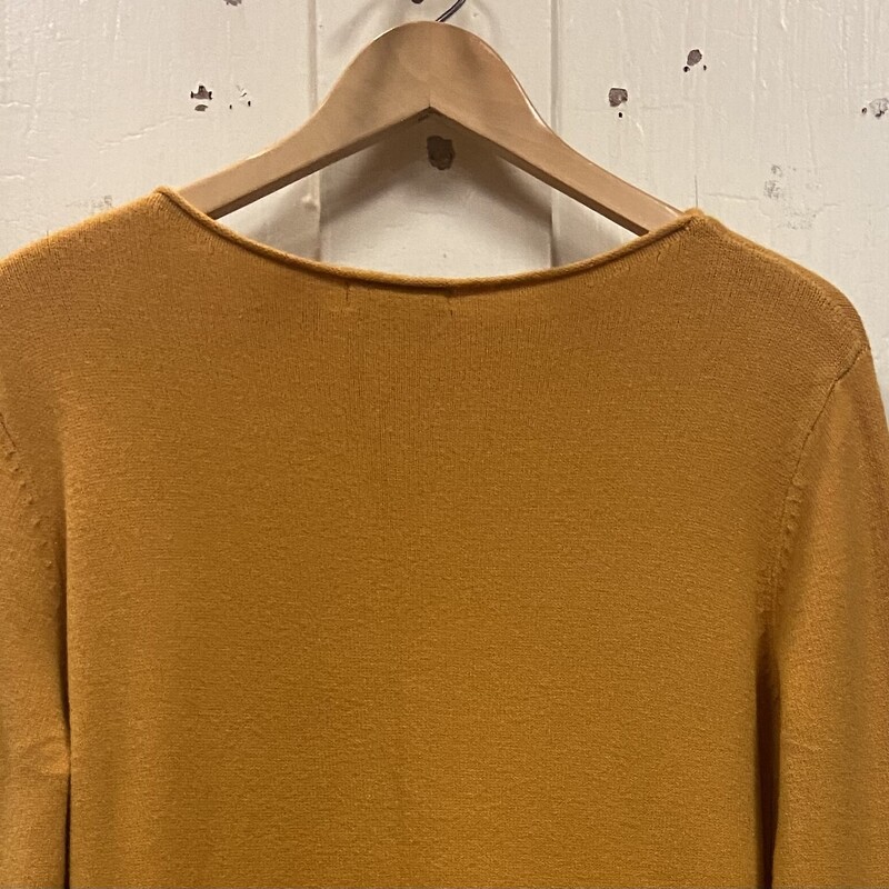 Canary Bttn Trim Sweater<br />
Canary<br />
Size: L R $129