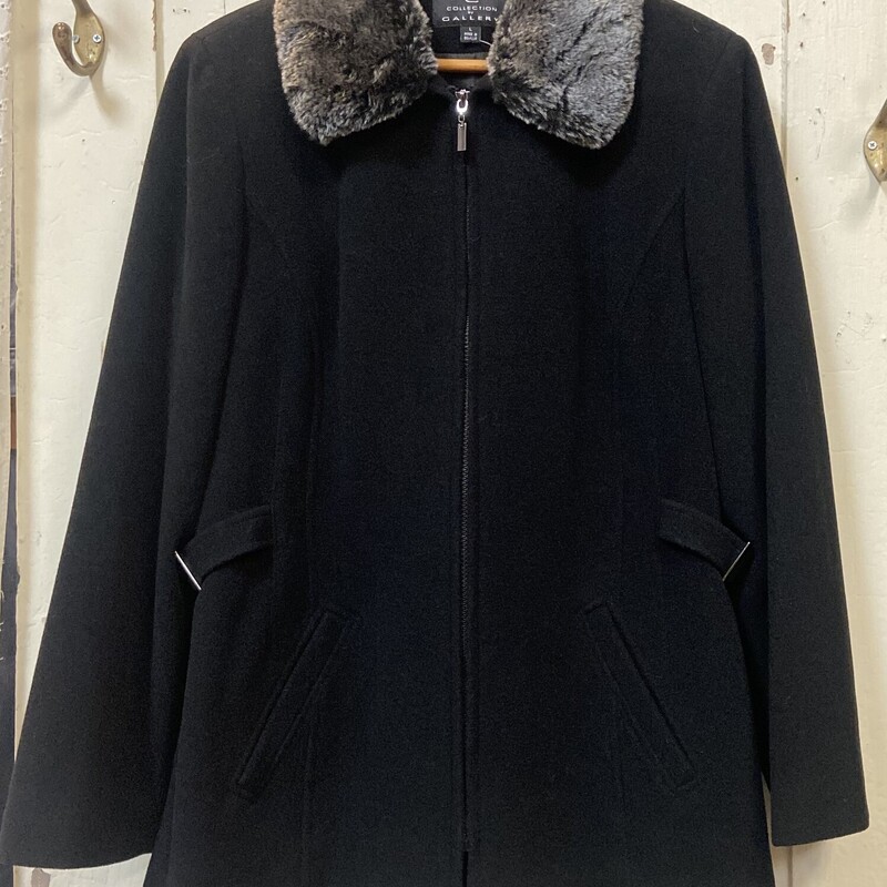 Blk Wool Faux Fur Coat<br />
Black<br />
Size: L R$115