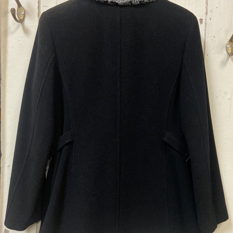 Blk Wool Faux Fur Coat<br />
Black<br />
Size: L R$115