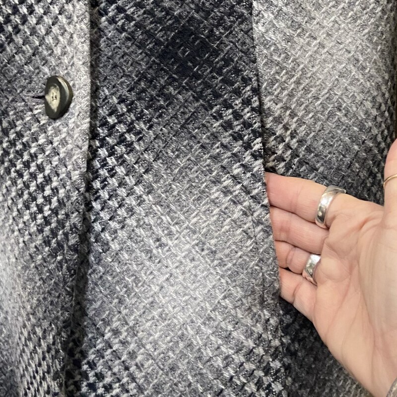 Blk/Gry Wool Coat<br />
Blk/Gry<br />
Size: 16 R$258